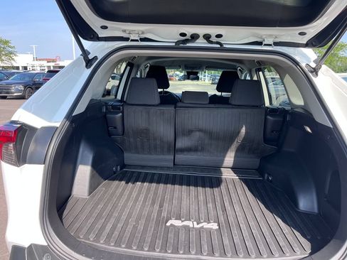 Used 2022 Toyota RAV4 LE AWD/4WD image 22