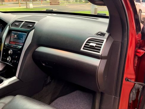Used 2015 Ford Explorer XLT w/ Equipment Group 202B image 18