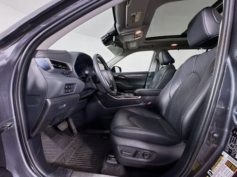Certified 2024 Toyota Highlander Platinum AWD/4WD image 21