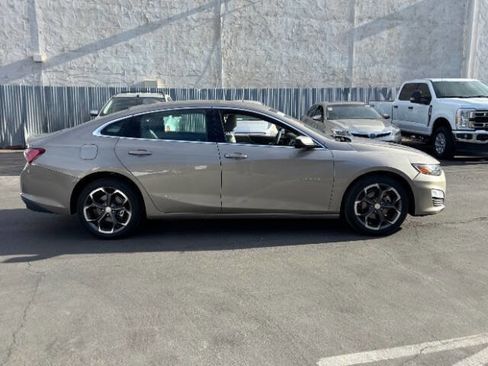 Used 2022 Chevrolet Malibu LT FWD image 2