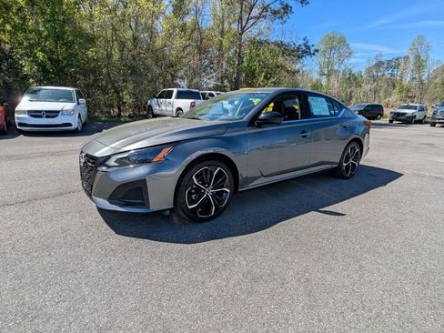 Used 2025 Nissan Altima 2.5 SR FWD image 8