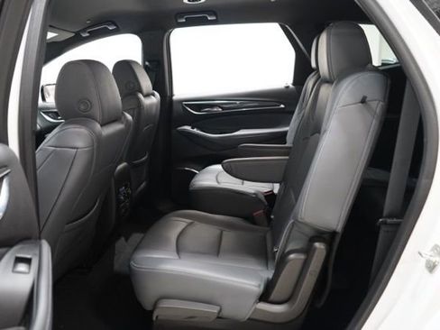 Used 2024 Buick Enclave Premium image 33