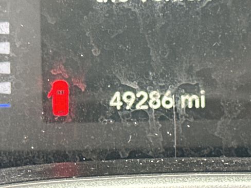 Used 2024 Chrysler Voyager LX image 27