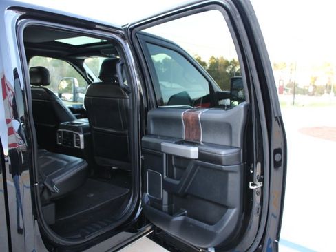 Used 2017 Ford F150 Platinum w/ Equipment Group 701A Luxury image 12