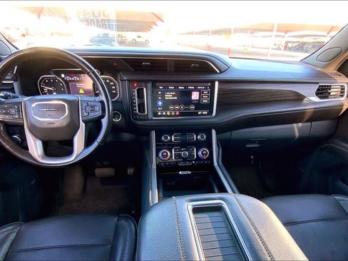 Used 2021 GMC Yukon Denali w/ Denali Ultimate Package AWD/4WD image 16