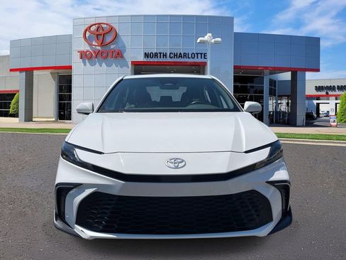 Used 2025 Toyota Camry SE w/ Convenience Package FWD image 3