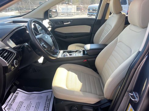 Certified 2024 Ford Edge SE w/ Black Appearance Package image 7