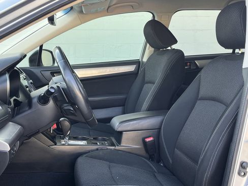 Used 2019 Subaru Outback 2.5i Premium image 10