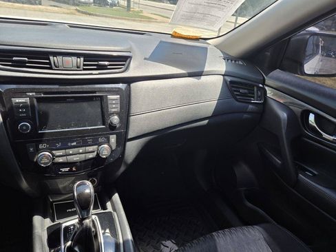 Used 2019 Nissan Rogue SV AWD/4WD image 19