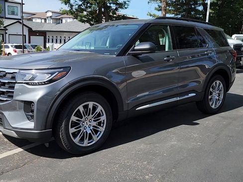 New 2025 Ford Explorer Active w/ Active Comfort Package image 2