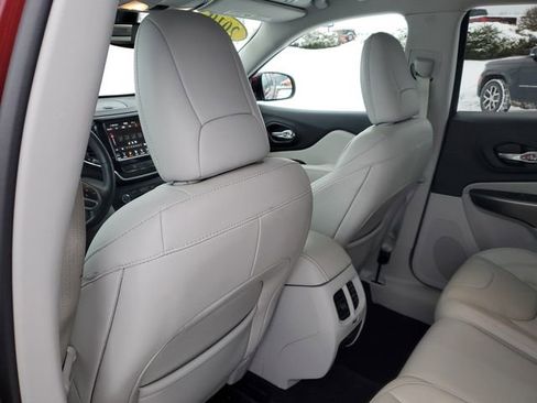 Certified 2019 Jeep Cherokee Limited w/ Luxury Group image 28