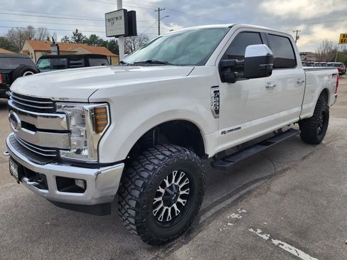 Used 2017 Ford F250 Lariat w/ Lariat Ultimate Package image 4