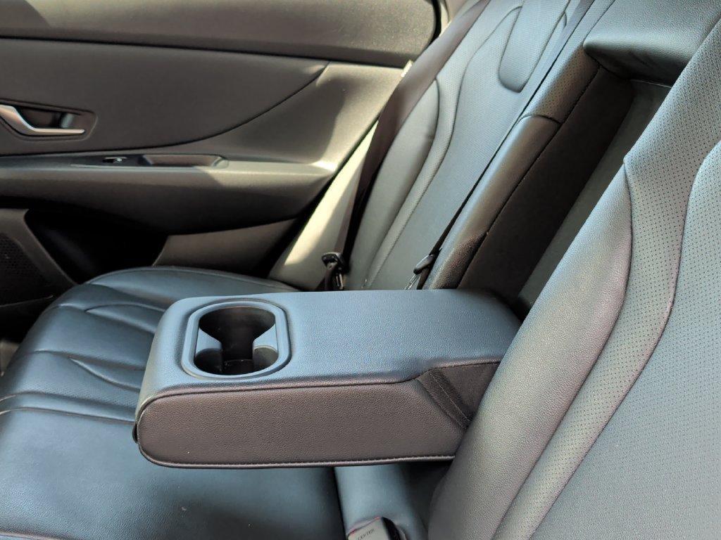 Used 2025 Hyundai Elantra Limited FWD image 33