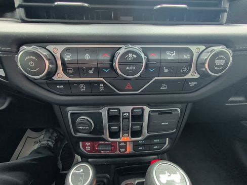 Used 2024 Jeep Wrangler Unlimited Rubicon w/ Technology Group AWD/4WD image 22