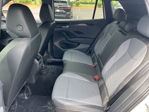 New 2026 Volkswagen Tiguan SE R-Line FWD image 24