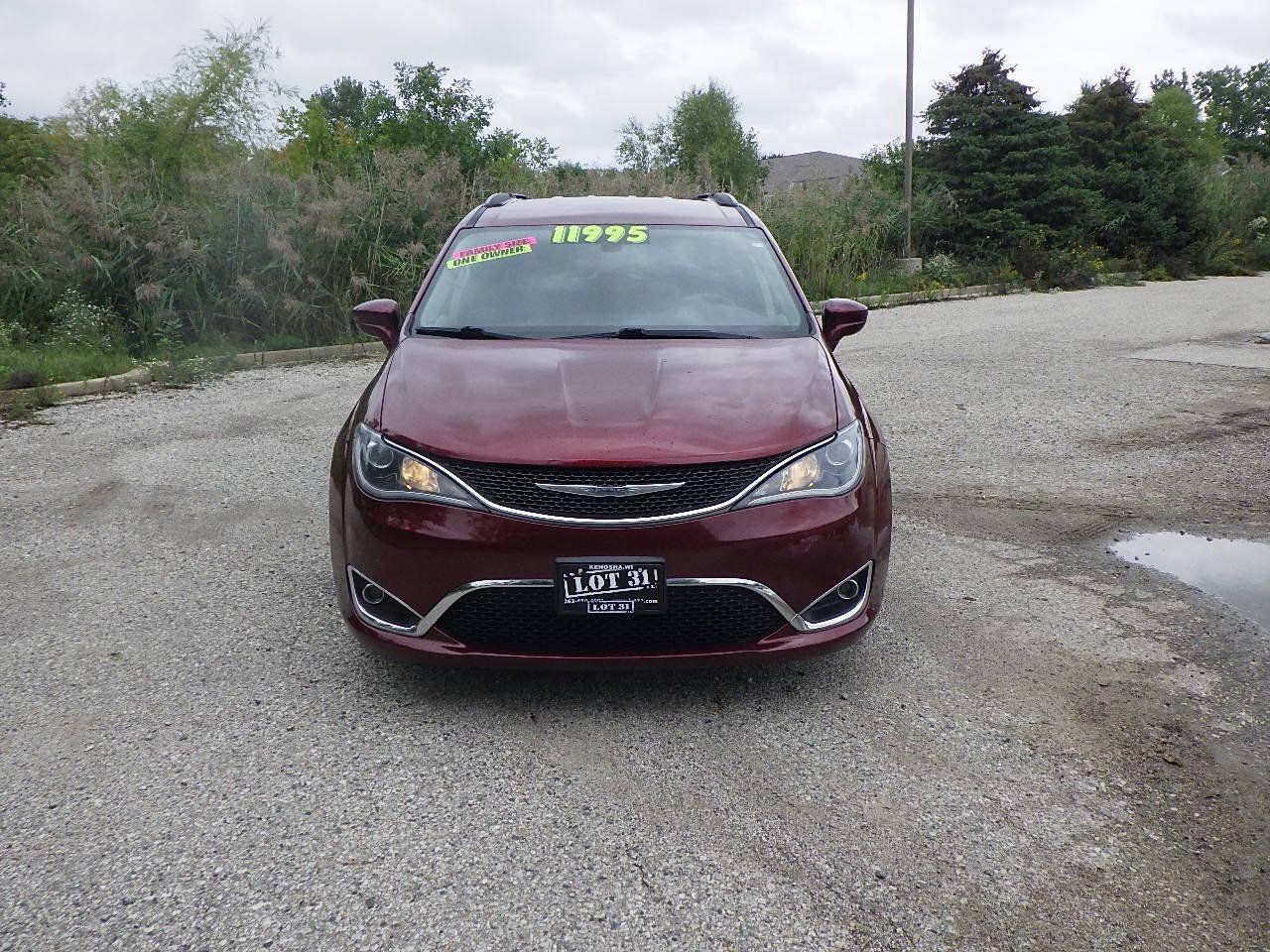 Used 2017 Chrysler Pacifica Touring-L w/ Tire & Wheel Group FWD image 4
