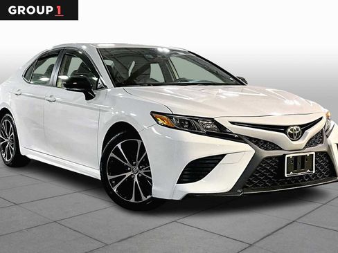Certified 2019 Toyota Camry SE image 2