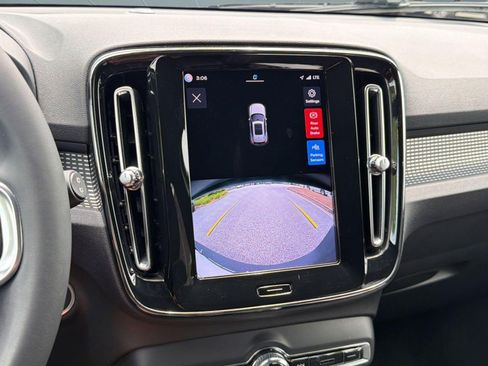 Certified 2023 Volvo XC40 B5 Plus w/ Climate Package AWD/4WD image 24