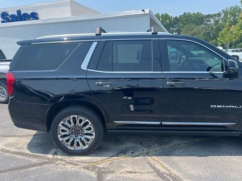 Used 2024 GMC Yukon Denali Ultimate AWD/4WD image 3