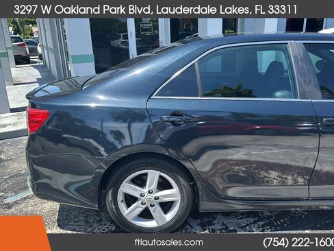 Used 2012 Toyota Camry SE w/ Leather Pkg FWD image 13