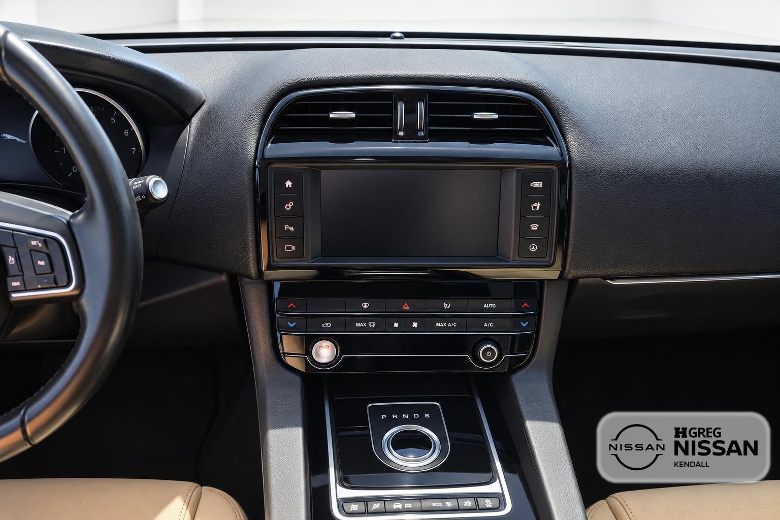 Used 2018 Jaguar F-PACE Premium AWD/4WD image 11