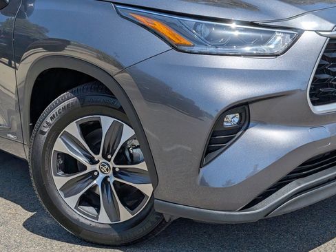 Used 2021 Toyota Highlander XLE image 11
