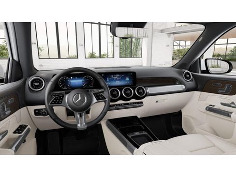 Used 2026 Mercedes-Benz GLB 250 image 3