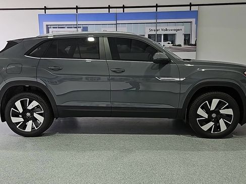 New 2026 Volkswagen Atlas Cross Sport SE FWD image 10