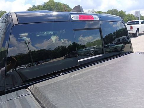 Used 2025 RAM 1500 Laramie AWD/4WD image 11
