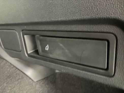 Used 2019 Volkswagen Tiguan SEL Premium R-Line AWD/4WD image 32