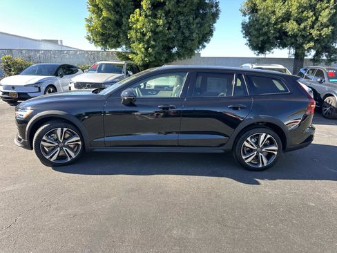 Certified 2023 Volvo V60 B5 Cross Country Plus w/ Climate Package image 7