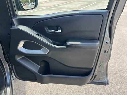 Certified 2025 Nissan Frontier SV RWD image 44