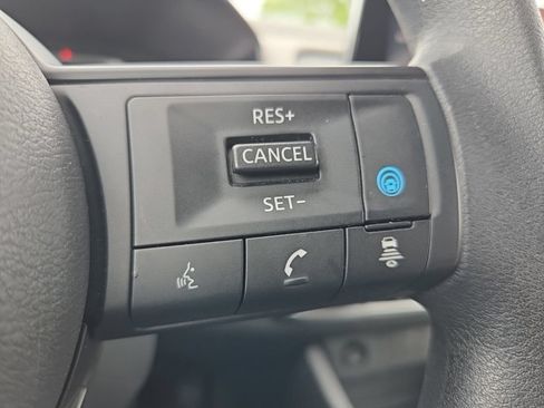 Used 2024 Nissan Rogue SV FWD image 24