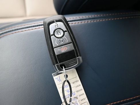 Used 2025 Ford Maverick Lariat AWD/4WD image 23