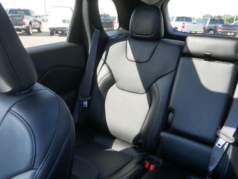 Used 2022 Jeep Cherokee Limited AWD/4WD image 12