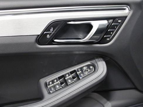 New 2026 Porsche Macan image 25