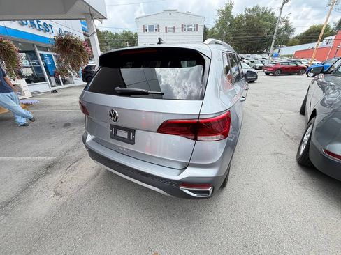 Used 2024 Volkswagen Taos SE FWD image 17