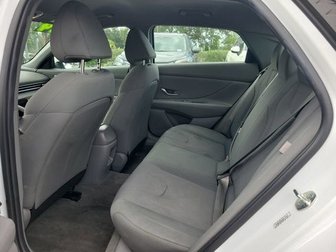Used 2024 Hyundai Elantra SE FWD image 9