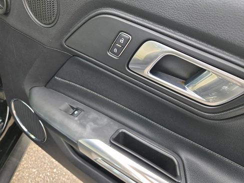 Used 2018 Ford Mustang Premium image 39