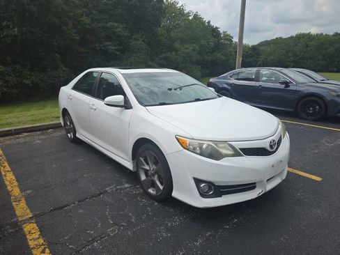 Used 2014 Toyota Camry SE FWD image 3