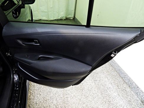 Used 2022 Toyota Corolla LE FWD image 12