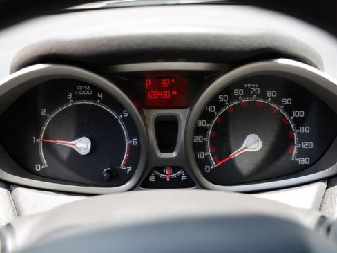 Used 2012 Ford Fiesta SE FWD image 25