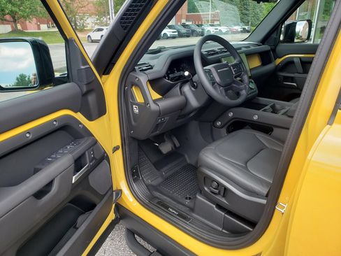New 2026 Land Rover Defender 110 AWD/4WD image 10