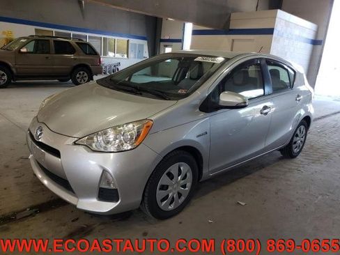 Used 2014 Toyota Prius C Three image 4