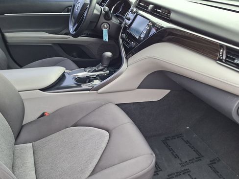 Used 2019 Toyota Camry LE image 23