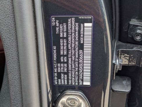 Used 2025 Porsche Macan image 30