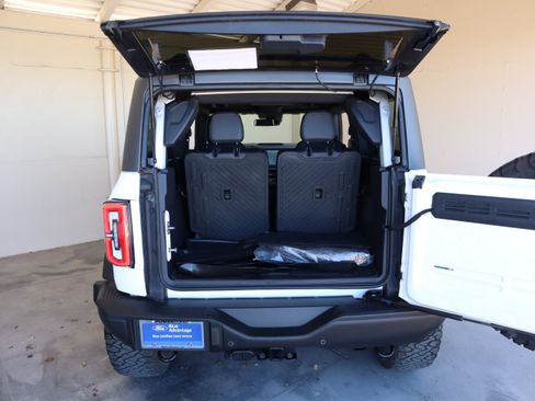 Certified 2023 Ford Bronco Badlands w/ Sasquatch Package AWD/4WD image 37
