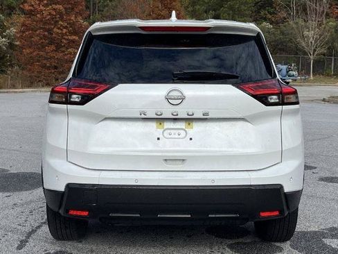 Certified 2025 Nissan Rogue SV image 22