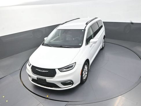 Used 2022 Chrysler Pacifica Touring-L FWD image 13
