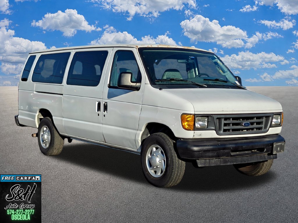 Used 2003 Ford E-350 and Econoline 350 Club Wagon RWD image 3